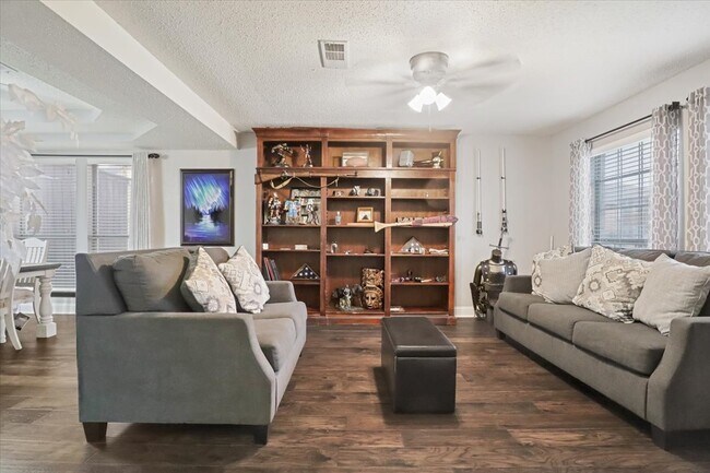Building Photo - 208 Matlock Meadow Dr