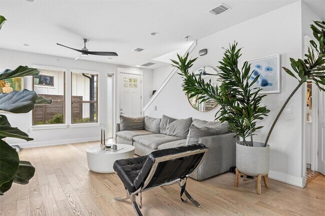 Foto del edificio - 4502 Banister Ln