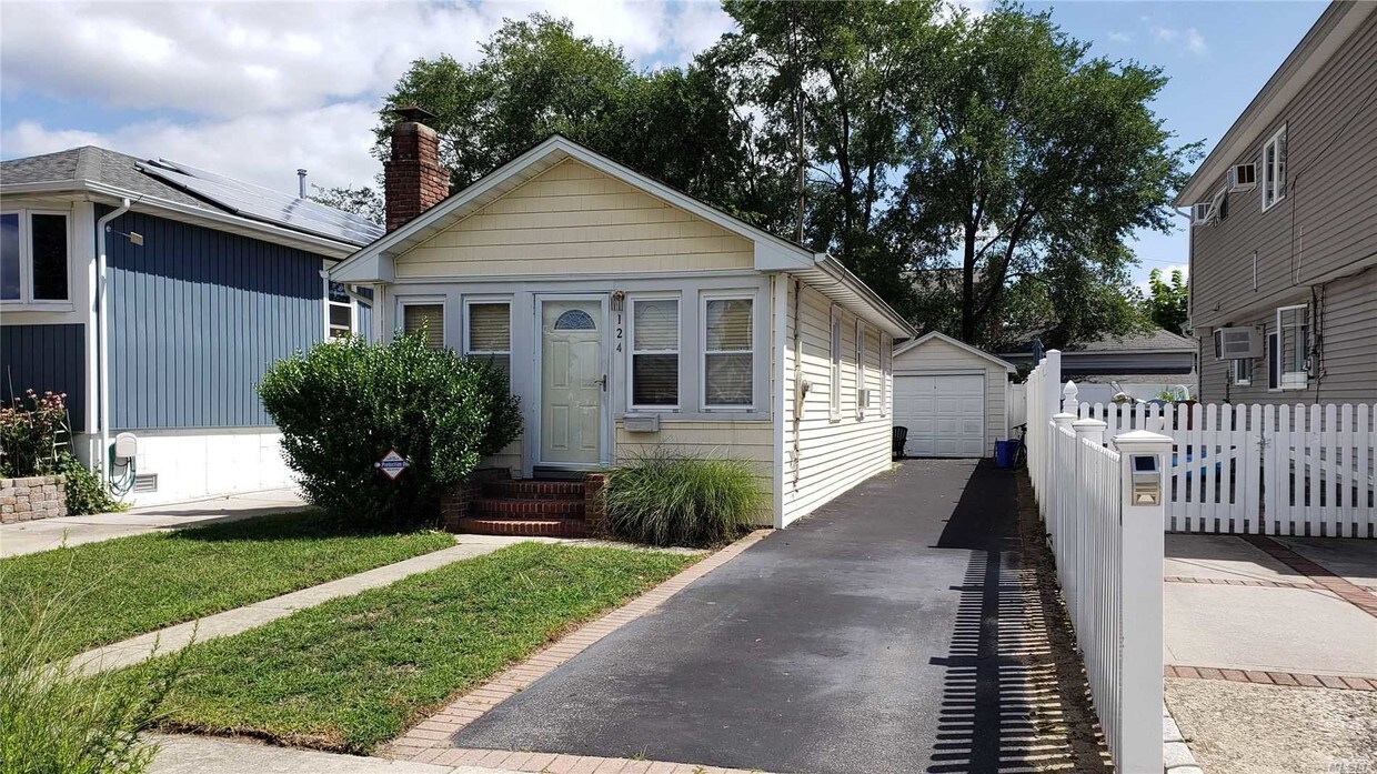 Primary Photo - 124 Coolidge Ave