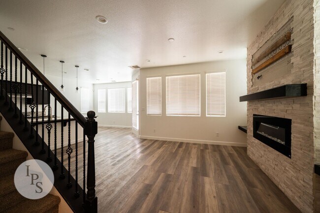 Foto del edificio - Fresno SouthEast Home, Gated Community, Clovis Unified School District, 3BR/2.5BA - Lots of Ameni...