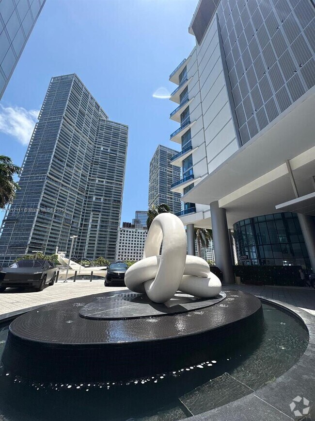 Building Photo - 200 Biscayne Blvd Way