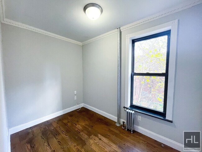Foto del edificio - E 105TH ST.