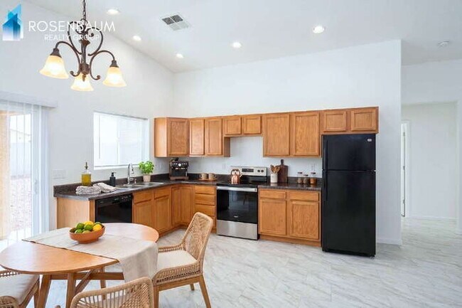 Foto del edificio - 9321 Hillcrest Pl