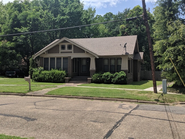 Building Photo - Historic Home with Lots of Character