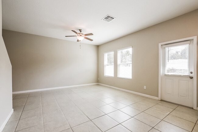 Building Photo - 2640 Island Walk Dr