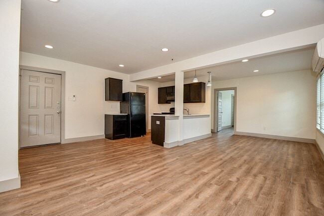 Building Photo - 1011 Enid St