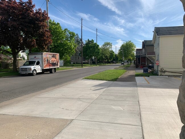 Building Photo - 1031 Hancock St