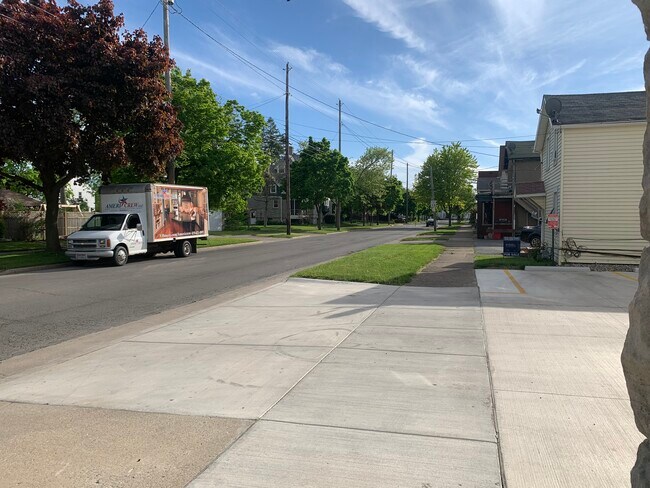 Foto del edificio - 1031 Hancock St