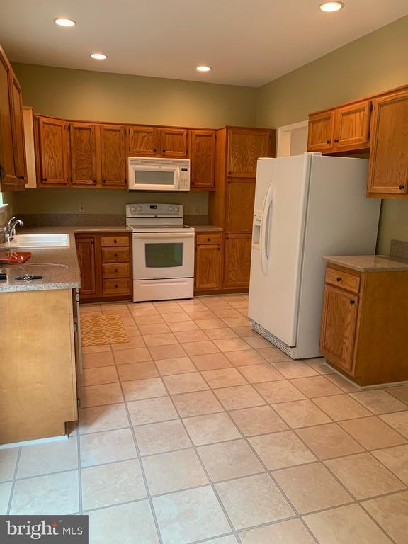 Building Photo - 9 Regency Dr