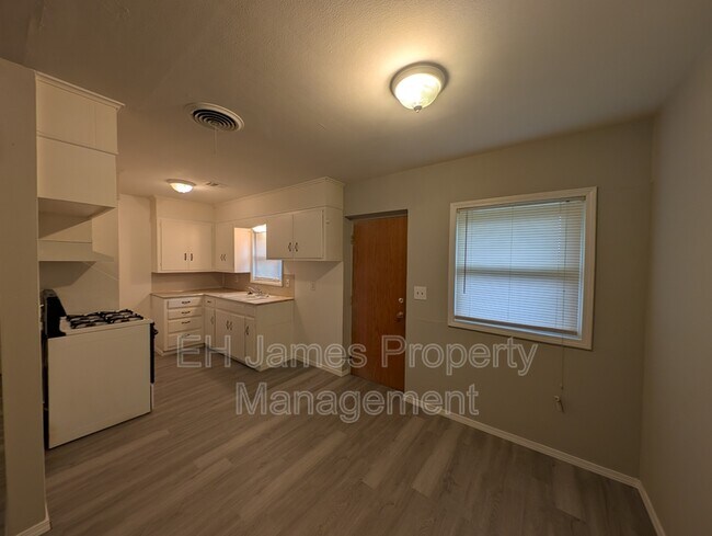 Foto del edificio - 8020 E 2nd St S