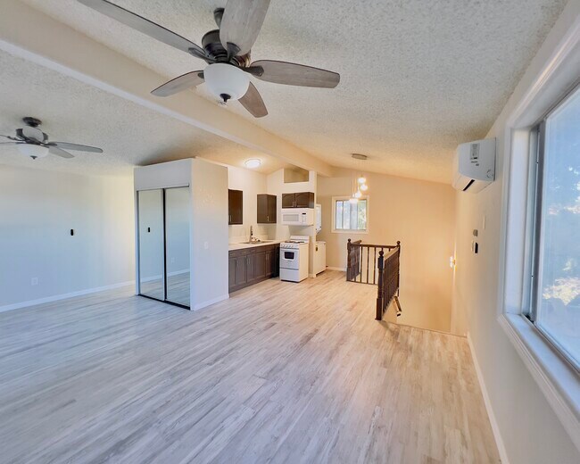 Building Photo - 11440 Odessa Ave