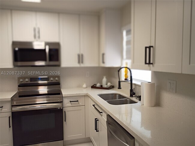 Foto del edificio - 17098 NW 22nd St