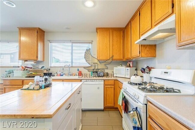 Foto del edificio - 548 Haunts Walk Ave