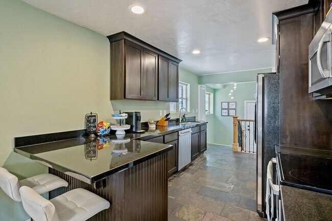 Foto del edificio - 980 E Bryan Ave