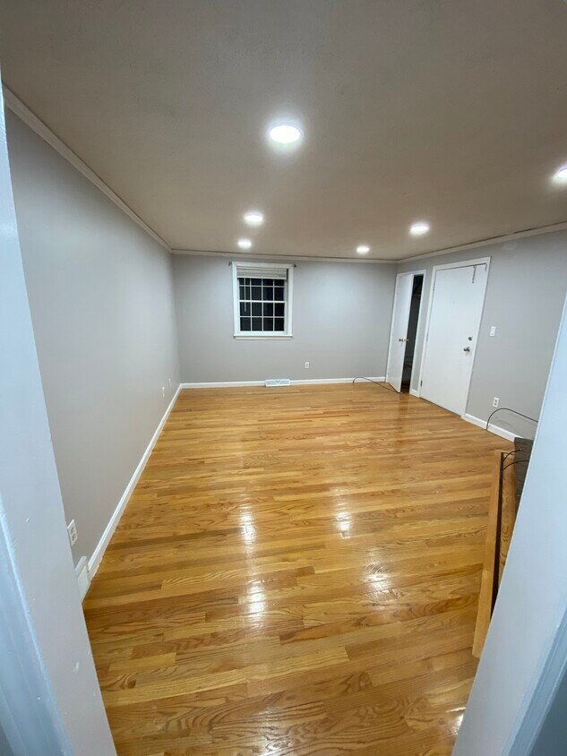 Primary Photo - 19 Meadowbrook Ln