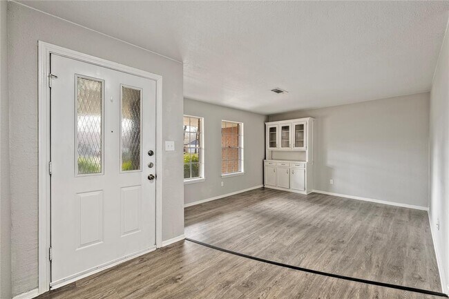 Building Photo - 14015 Lantern Ln