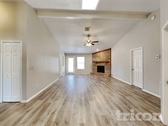 Foto del edificio - 5460 Running Creek Ln