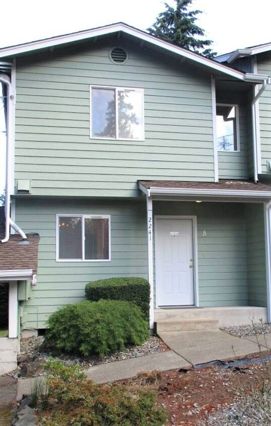 Primary Photo - 2 Bedroom, 1.5 Bathroom Townhouse in Port ...