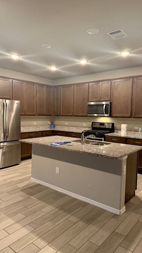 Foto del edificio - 24814 Crimson Pine Dr