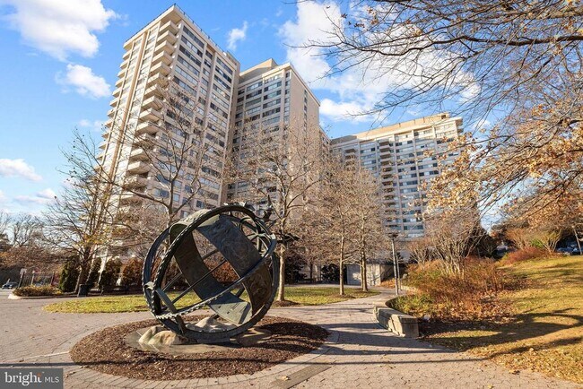 Foto del edificio - 5500 Friendship Blvd