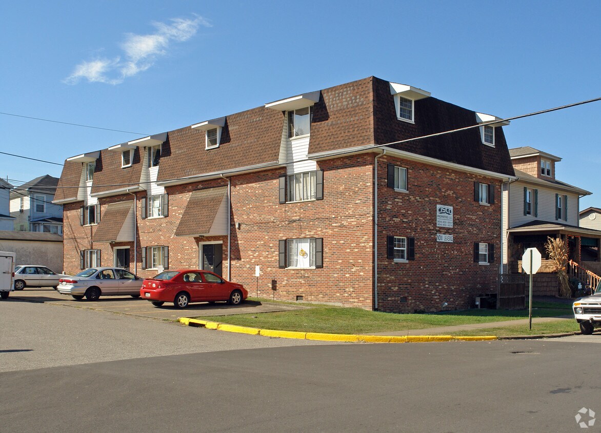 Primary Photo - 900 Chestnut St