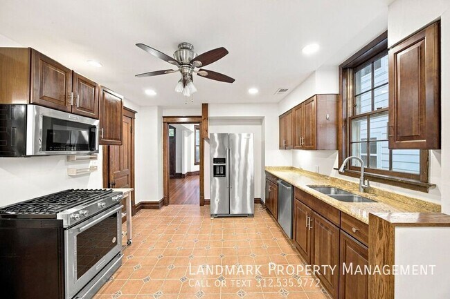 Building Photo - 2962 N Allen Ave