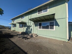 Building Photo - 84 SE Grape Ave