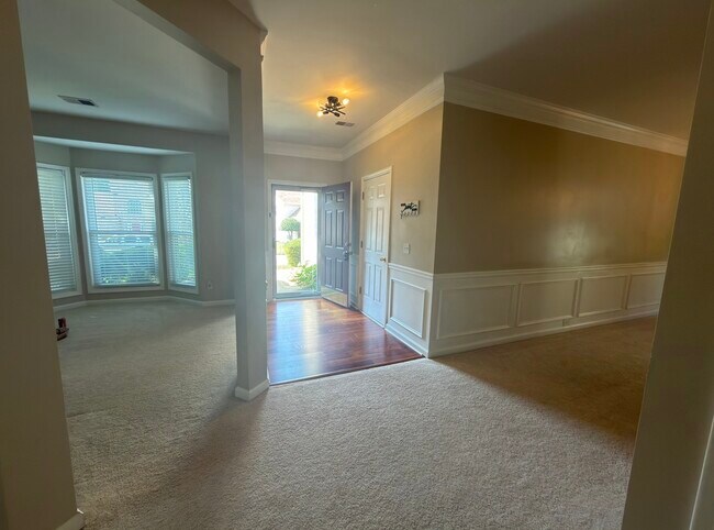 Building Photo - 1570 Valley Club Dr