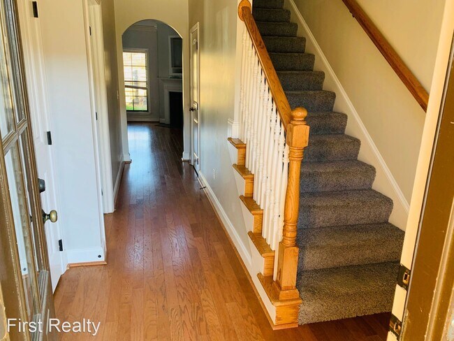 Building Photo - 2 br, 2.5 bath House - 2005 Stephanie Court