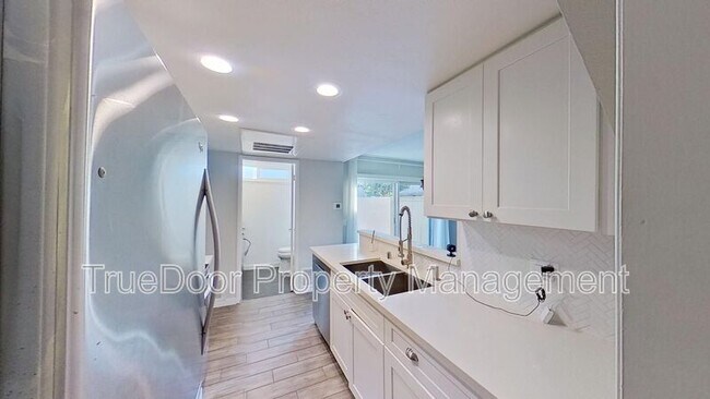Foto del edificio - 10461 College Dr