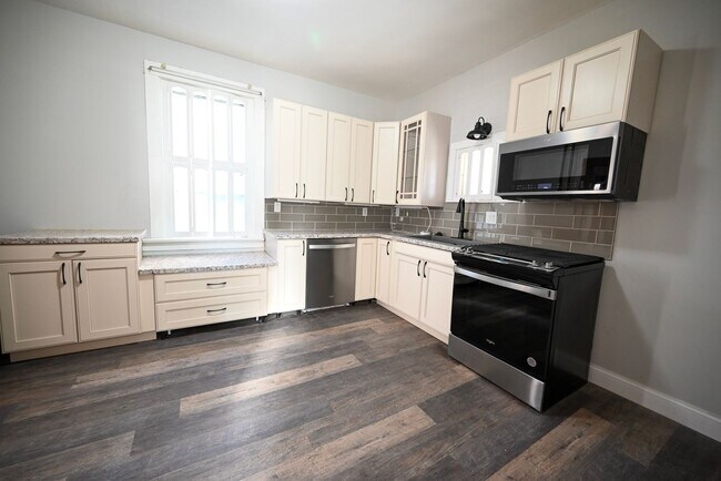 Foto del edificio - 405-407 W Main St - Duplex