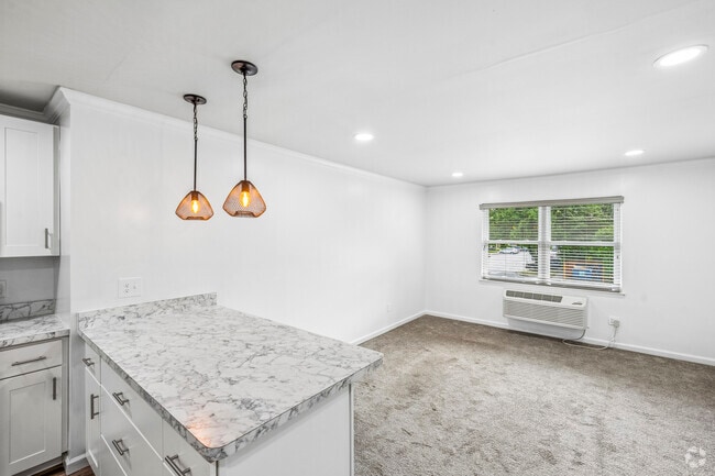 1BR, 1BA - 819SF - Dining Room - Zen Long Island at Copiague Apartment Homes