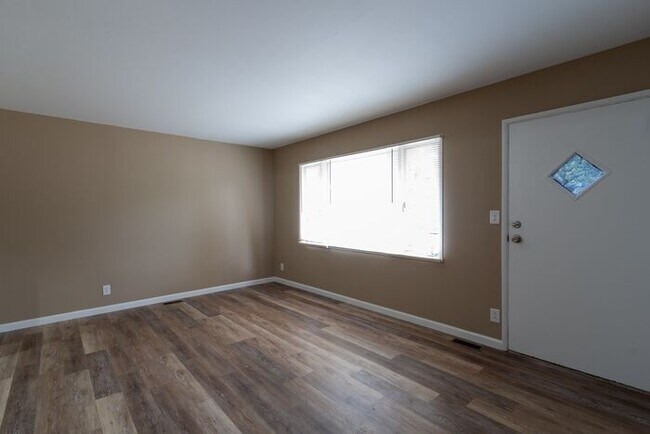 Photo - 3310 N Fuller Dr House