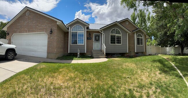 Building Photo - Beautiful 6 bed home!