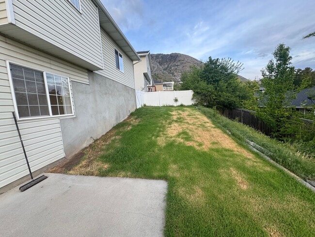Building Photo - Remodeled Duplex