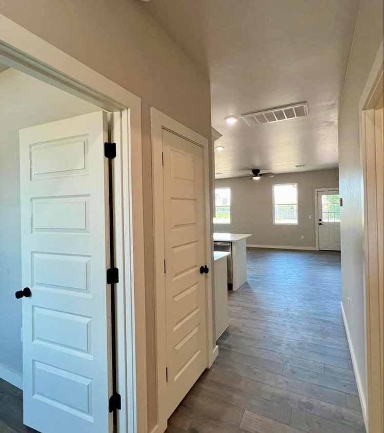 Primary Photo - 818 Mill Run