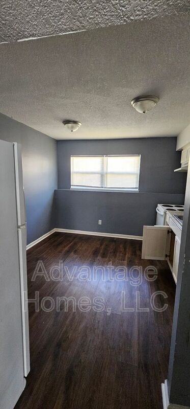 Building Photo - 704 N 70th St