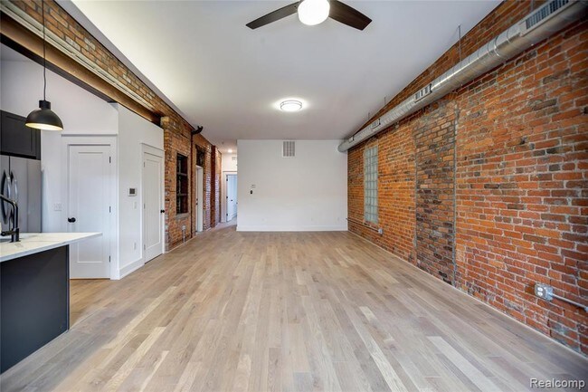 Foto del edificio - 457 E Milwaukee St