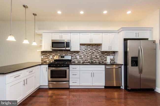 Building Photo - 1802 E Huntingdon St