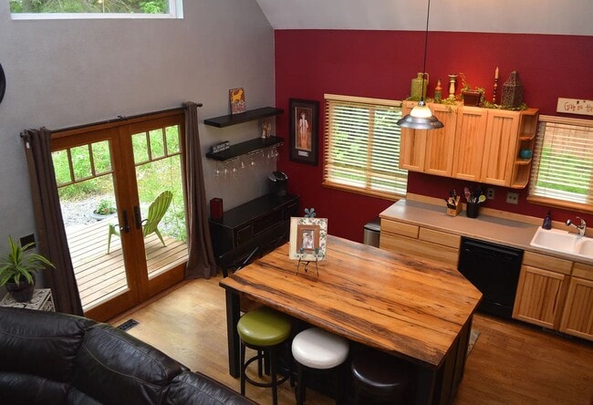 Building Photo - Charming 2-Bedroom Home with Mother-In-Law...