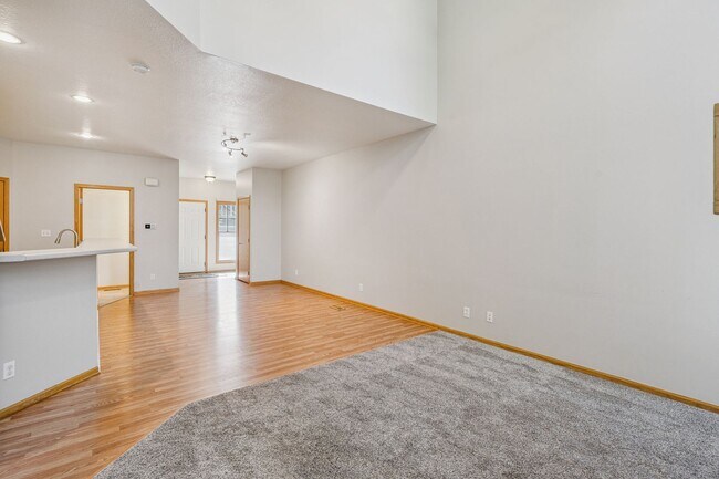 Foto del edificio - CHARMING TOWNHOME !! 2 Bedroom, 2.5 Bathroom Townhome in Huxley!