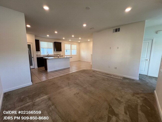 Building Photo - Yorba Linda 3 Bedroom Condo
