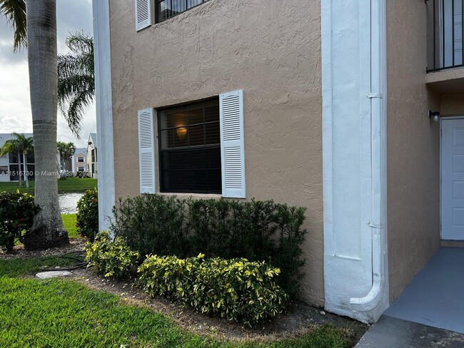 Building Photo - 1160 Washington Cir
