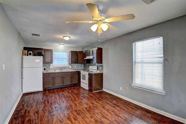 Foto del edificio - 240 N York St