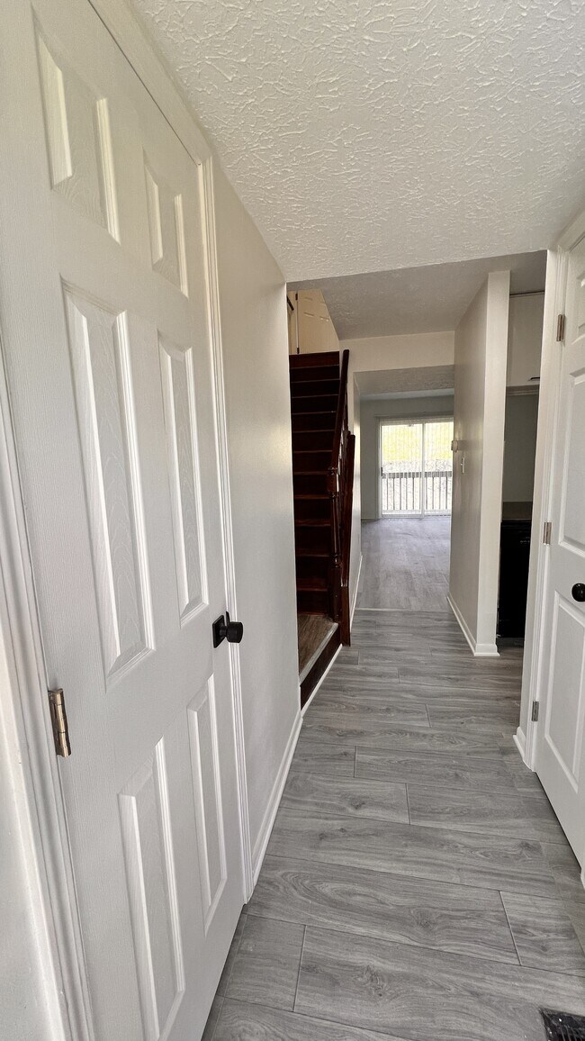 Foto del edificio - 599 E Graham Pl