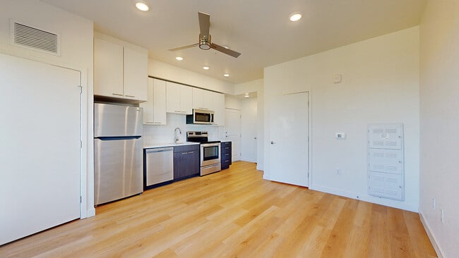 Studio/1BA, 305sf - Proto