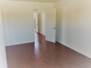 Building Photo - 928 Adams St