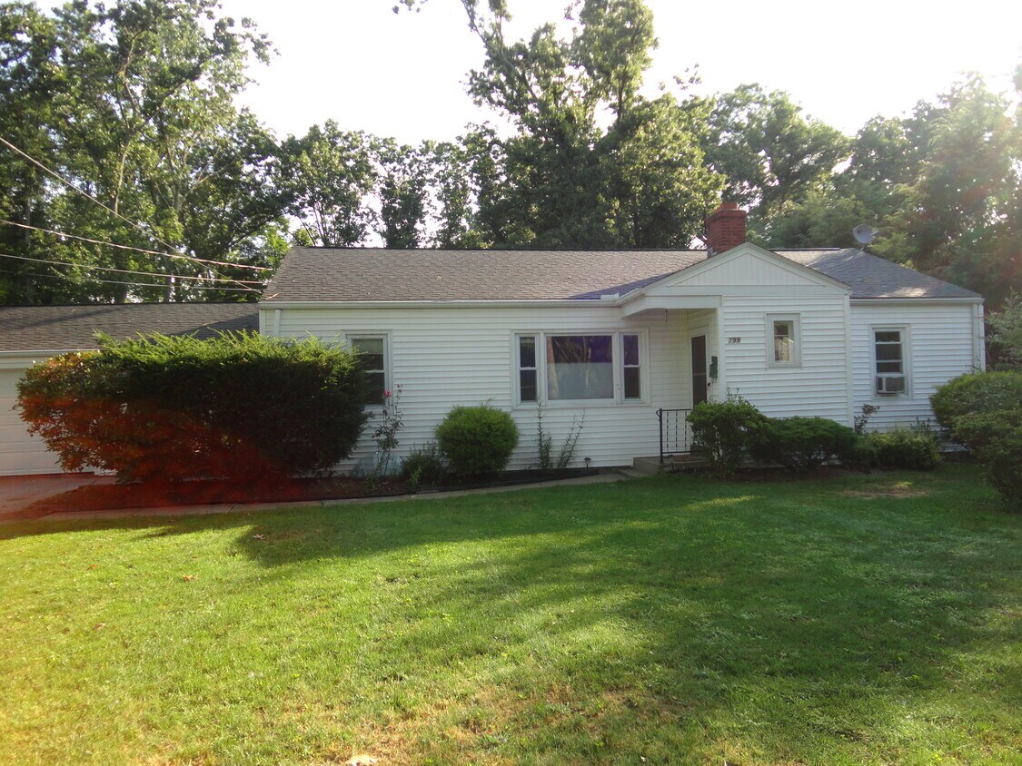 front - 799 Shaker Rd