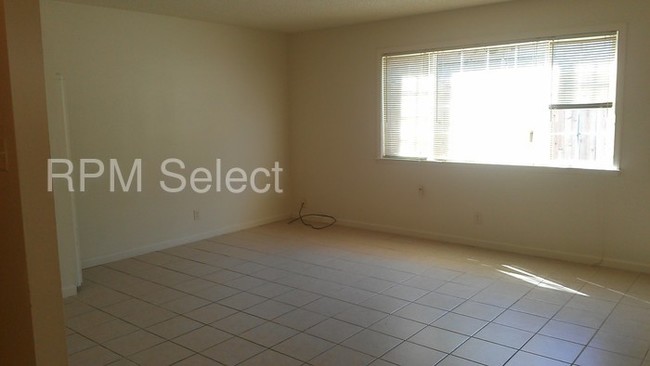 Building Photo - 2 Bed 1 Bath in Fairfield