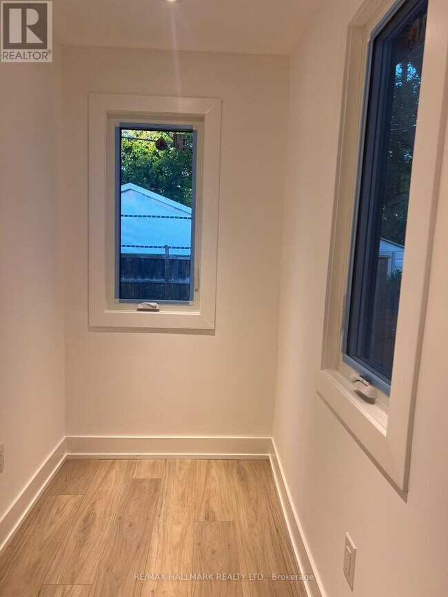 Photo du bâtiment - 709 Willard Ave